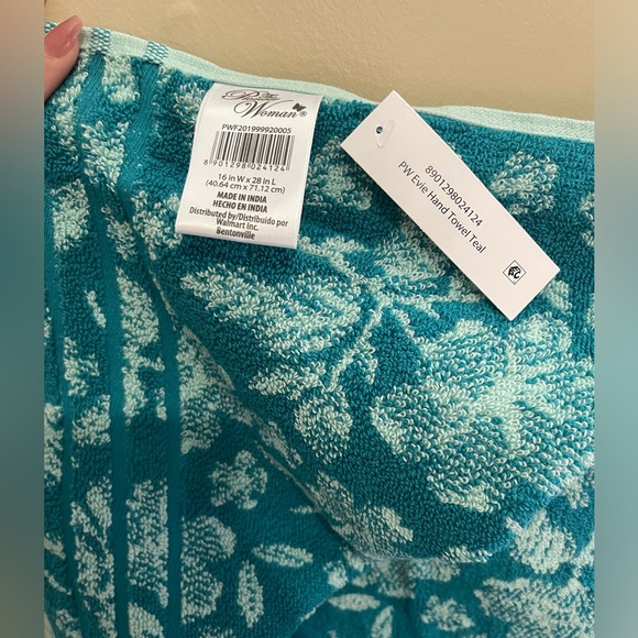 Set of (2) Pioneer Woman Teal Hand towels - Picture 3 of 3